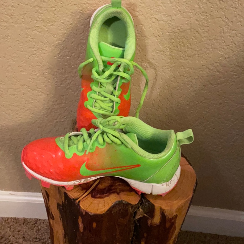 Girls size 13 softball/soccer shoes